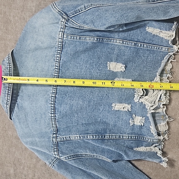 Shein cropped jean jacket - Picture 7 of 7